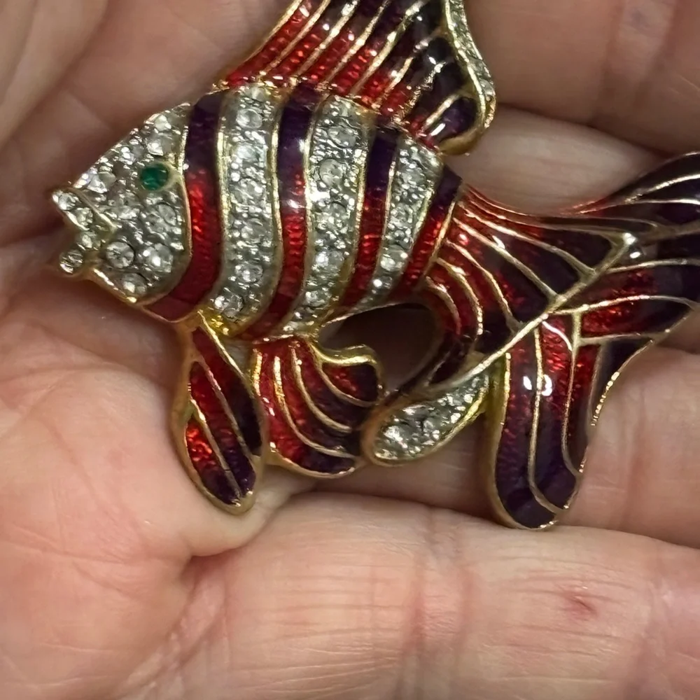 ELEGANT VINTAGE KOI BROOCH